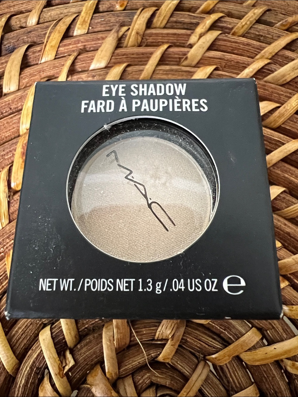 MAC Single Eyeshadow - “DAZZLELIGHT”